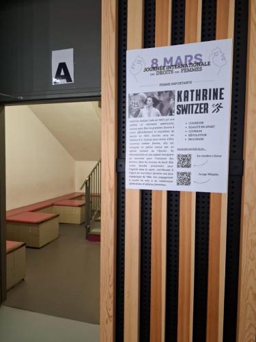 Une exposition retrace la vie de femmes célèbres, pour la Journée Internationale des Droits des Femmes.